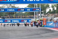 Start: Jorge Lorenzo, Yamaha Factory Racing, in Führung