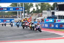 Start: Jorge Lorenzo, Yamaha Factory Racing leads