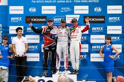 Podium: race winner Jose Maria Lopez, Citroën C-Elysée WTCC, Citroën World Touring Car team, second 