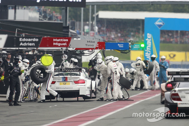 Boxenstopp von Martin Tomczyk, BMW Team Schnitzer, BMW M4 DTM