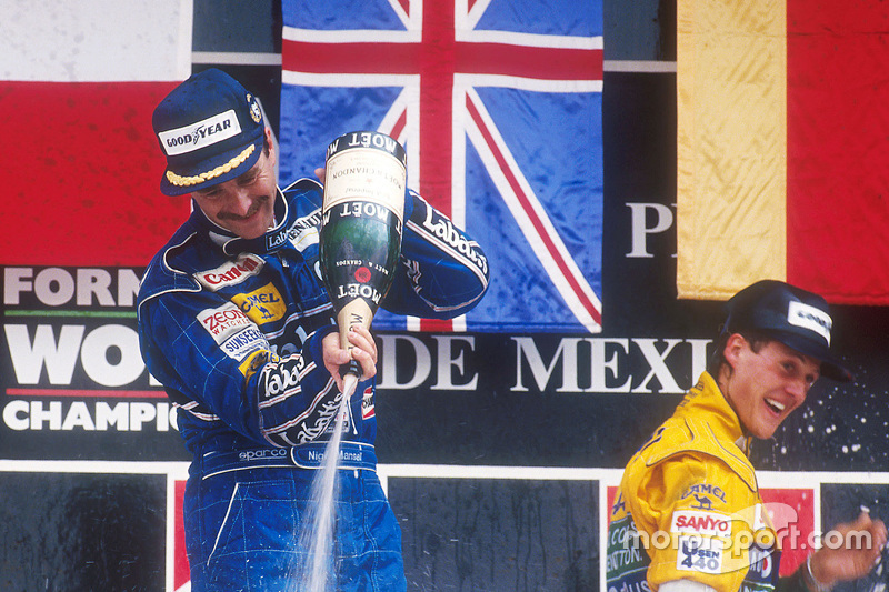 Podio: ganador de la carrera Nigel Mansell, y el tercer lugar Michael Schumacher