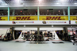 Lotus F1 Team pit garajes