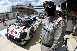 #18 Porsche Team Porsche 919 Hybrid: Romain Dumas, Neel Jani, Marc Lieb