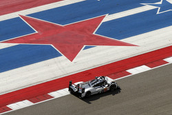 #17 Porsche Team Porsche 919 Hybrid: Timo Bernhard, Mark Webber, Brendon Hartley