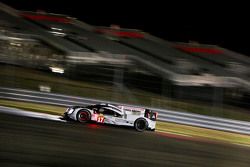 #17 Porsche Team Porsche 919 Hybrid: Timo Bernhard, Mark Webber, Brendon Hartley