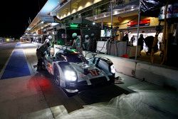 #17 Porsche Team Porsche 919 Hybrid: Timo Bernhard, Mark Webber, Brendon Hartley