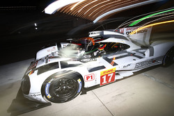 #17 Porsche Team Porsche 919 Hybrid: Timo Bernhard, Mark Webber, Brendon Hartley