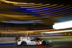 #18 Porsche Team Porsche 919 Hybrid: Romain Dumas, Neel Jani, Marc Lieb