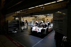 #18 Porsche Team Porsche 919 Hybrid: Romain Dumas, Neel Jani, Marc Lieb