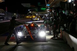 #17 Porsche Team Porsche 919 Hybrid: Timo Bernhard, Mark Webber, Brendon Hartley