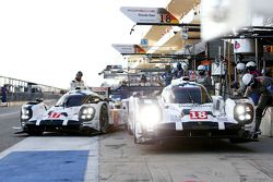 #18 Porsche Team Porsche 919 Hybrid: Romain Dumas, Neel Jani, Marc Lieb and #17 Porsche Team Porsche