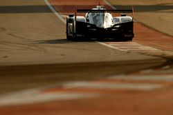 #18 Porsche Team Porsche 919 Hybrid : Romain Dumas, Neel Jani, Marc Lieb