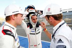 Ganadores de la pole Marc Lieb, Neel Jani y Romain Dumas, Porsche Team