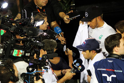 Felipe Massa, Williams et Lewis Hamilton, Mercedes AMG F1 avec les médias