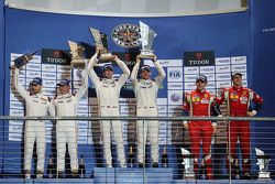 Podio GTE Pro class: vincitori Richard Lietz, Michael Christensen, Porsche Team, secondo posto Frédé