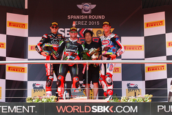 Podio Carrera 1: el segundo lugar, Chaz Davies, Ducati Team, el ganador Tom Sykes, Kawasaki, y el te