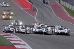 Start: #18 Porsche Team Porsche 919 Hybrid: Romain Dumas, Neel Jani, Marc Lieb memimpin