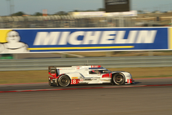 #8 Audi Sport Team Joest Audi R18 e-tron quattro: Lucas di Grassi, Loic Duval, Oliver Jarvis