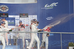 Podium: race winners Timo Bernhard, Mark Webber, Brendon Hartley, Porsche Team, second place Marcel Fässler, Andre Lotterer, Benoit Tréluyer, Audi Sport Team Joest, third place Lucas di Grassi, Loic Duval, Oliver Jarvis, Audi Sport Team Joest