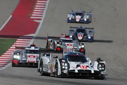 #17 Porsche Team Porsche 919 Hybrid: Timo Bernhard, Mark Webber, Brendon Hartley