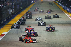 Sebastian Vettel, Ferrari SF15-T mène au départ