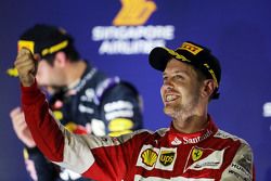 Il vincitore della gara Sebastian Vettel, Ferrari