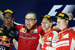 Podium : le vainqueur Sebastian Vettel, Ferrari, le deuxième, Daniel Ricciardo, Red Bull Racing, le troisième, Kimi Raikkonen, Ferrari