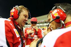 Kimi Raikkonen, Ferrari e Dave Greenwood, engenheiro da Ferrari