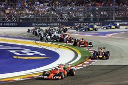 Sebastian Vettel, Ferrari SF15-T lidera o pelotão na largada