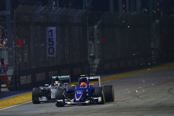 Marcus Ericsson, Sauber C34 passes Lewis Hamilton, Mercedes AMG F1 W06