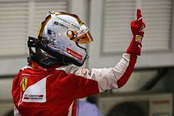 Il vincitore della gara Sebastian Vettel, Ferrari festeggia nel parco chiuso