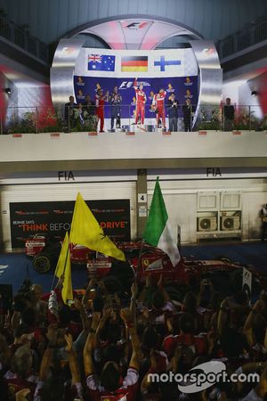 Pódio: vencedor Sebastian Vettel, Ferrari, segundo Daniel Ricciardo, Red Bull Racing, terceiro Kimi Raikkonen, Ferrari
