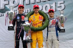 Podium: winnaar Antonio Giovinazzi, tweede plaats George Russell, derde plaats Sergio Sette Camara