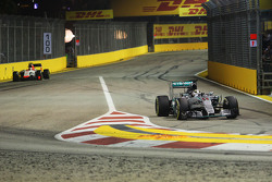 Lewis Hamilton, Mercedes AMG F1 Team rentre aux stands