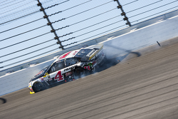 Kevin Harvick, Stewart-Haas Racing Chevrolet crashes after cutting a tire