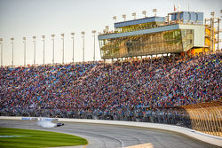 Winner Denny Hamlin, Joe Gibbs Racing Toyota
