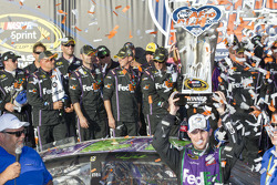 Winner Denny Hamlin, Joe Gibbs Racing Toyota