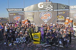 Winner Denny Hamlin, Joe Gibbs Racing Toyota