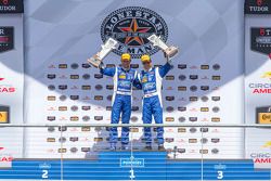 P Podio: ganadores generales # 01 Chip Ganassi Racing Ford / Riley Scott Pruett, Joey Hand