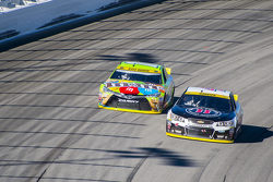 Kevin Harvick, Stewart-Haas Racing Chevrolet and Kyle Busch, Joe Gibbs Racing Toyota