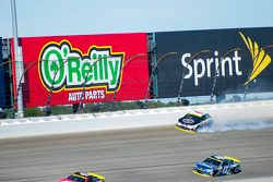 Kevin Harvick, Stewart-Haas Racing Chevrolet and Kyle Busch, Joe Gibbs Racing Toyota
