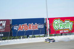 Kevin Harvick, Stewart-Haas Racing Chevrolet and Kyle Busch, Joe Gibbs Racing Toyota
