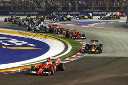 Départ : Sebastian Vettel, Ferrari SF15-T mène