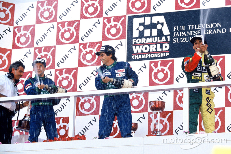 Podium: race winner Nelson Piquet, Benetton, second place Roberto Moreno, Benetton, third place Aguri Suzuki, Larrousse