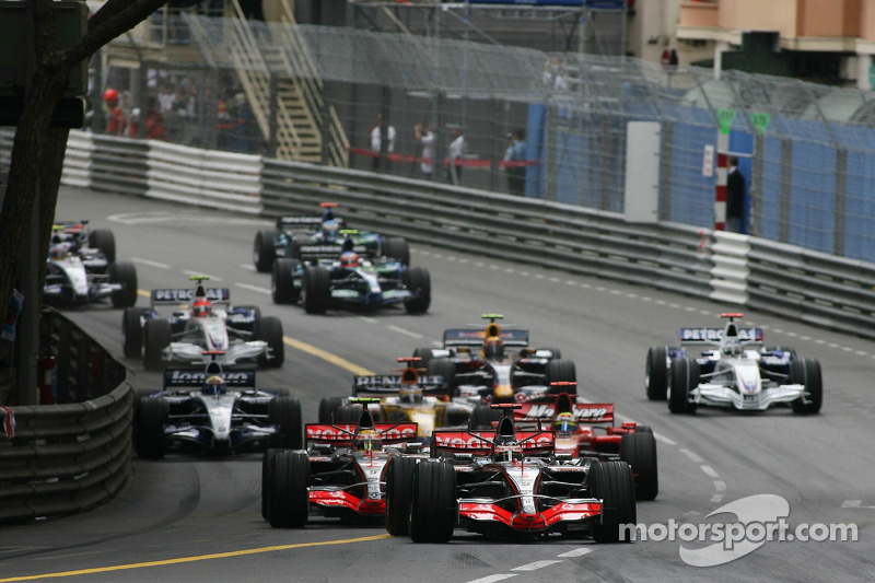 Start: Fernando Alonso, McLaren Mercedes, MP4-22, Lewis Hamilton, McLaren Mercedes, MP4-22 and Felipe Massa, Scuderia Ferrari, F2007