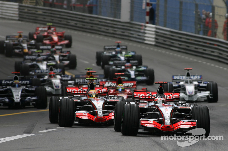 Start: Fernando Alonso, McLaren Mercedes, MP4-22, Lewis Hamilton, McLaren Mercedes, MP4-22 ve Felipe