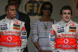 Podio: ganador de la carrera Fernando Alonso con el segundo lugar Lewis Hamilton