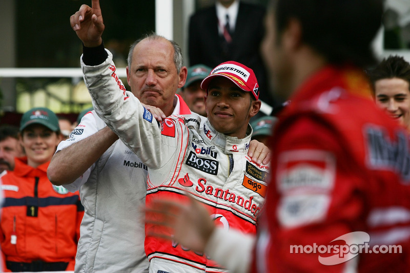 Ron Dennis, McLaren, Team Principal, Chairman, bersama Lewis Hamilton, McLaren Mercedes