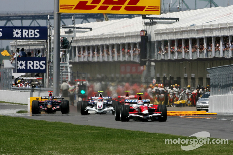 Robert Kubica, BMW Sauber F1 Team, Jarno Trulli, Toyota Racing