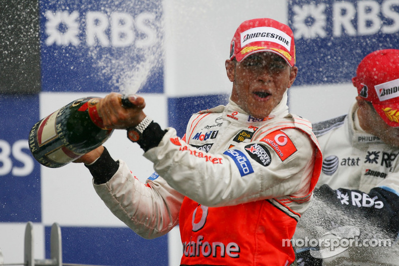 Podio: ganador de la carrera Lewis Hamilton, McLaren Mercedes